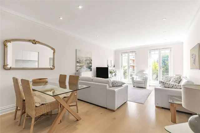 Photo 2 — Blanchard House, 28 Clevedon Road, Twickenham, TW1 2TD