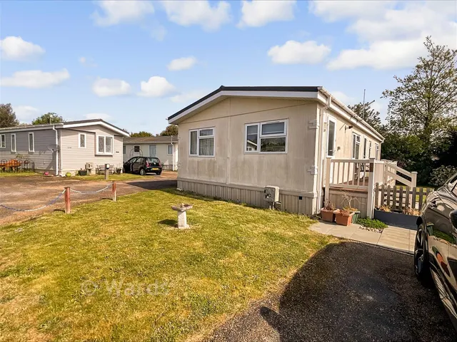 Manston Court Road, Margate, CT9, photo 1