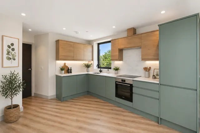 Photo 2 — Boston Manor Road, Brentford, TW8 8DZ
