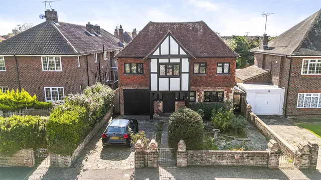 Lansdowne Road, Worthing, photo 1