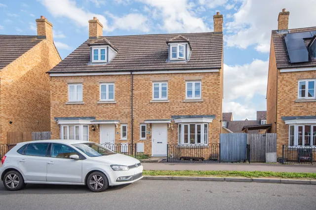 Roman Road, Corby, NN18, photo 1