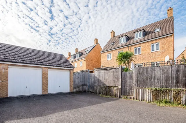 Roman Road, Corby, NN18, photo 2