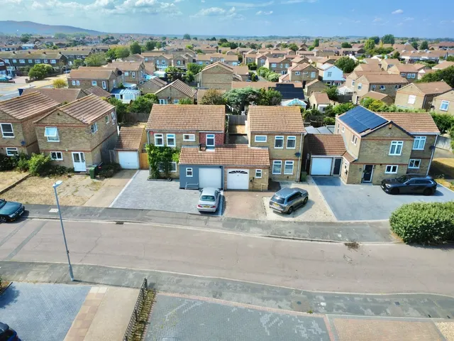 Peyton Close, Eastbourne, photo 1