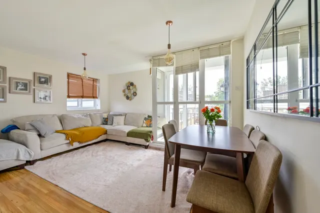 10 Innes Gardens, London, photo 1