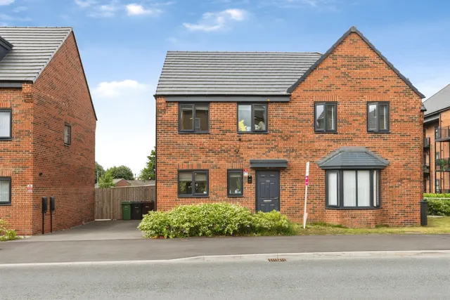 3 bedroom house, Magnolia Road, Seacroft, LS14