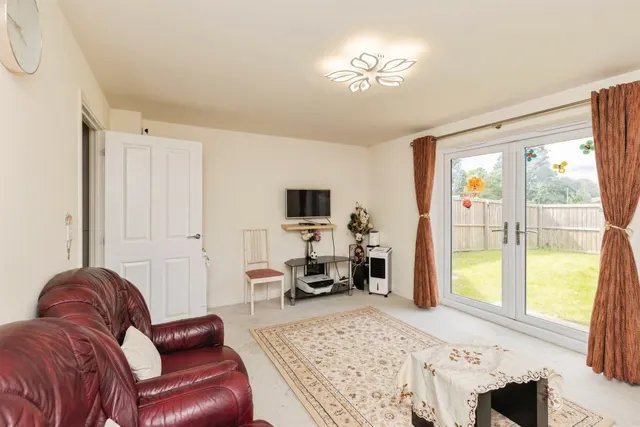 Magnolia Road, Seacroft, LS14, photo 3