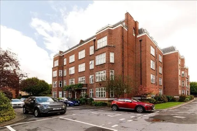 Ross Court, London, photo 1