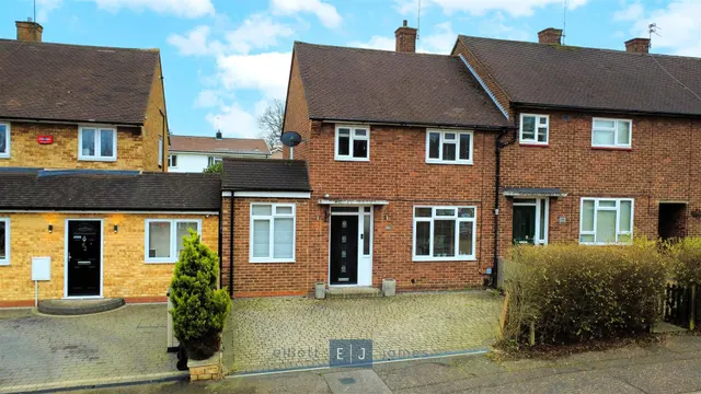 Whitehills Road, Loughton, photo 1