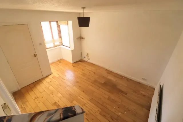 Photo 2 — Groundsel Close, Walnut Tree, Milton Keynes, Buckinghamshire, MK7 7NT
