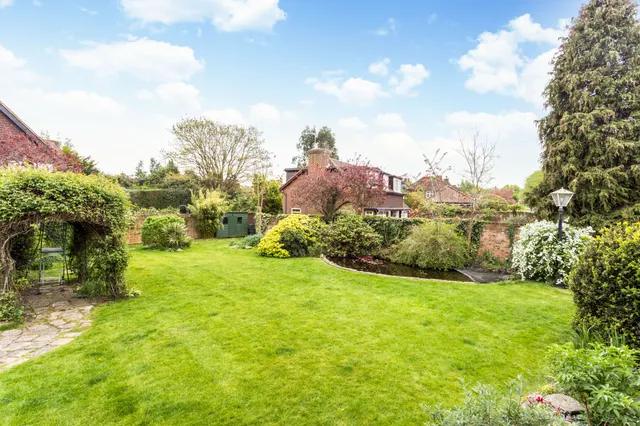 Woodcote Close, Epsom, KT18, photo 3