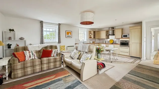 St Georges Court, Semington, photo 1