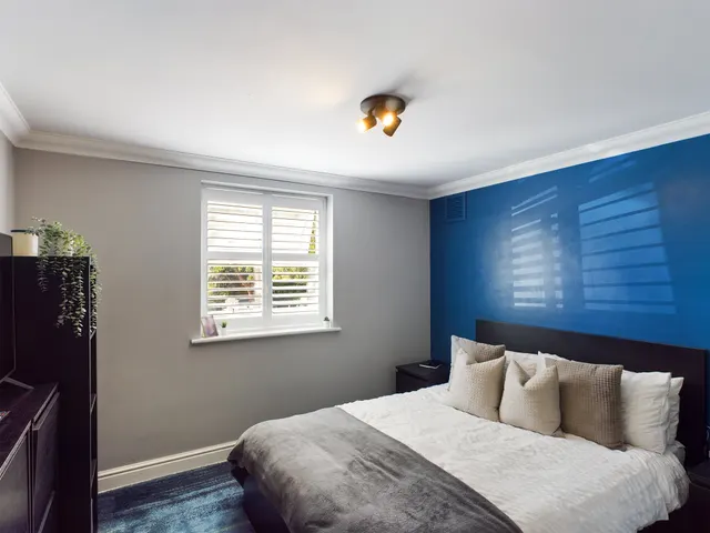 Windsor Street, Chertsey, KT16, photo 3