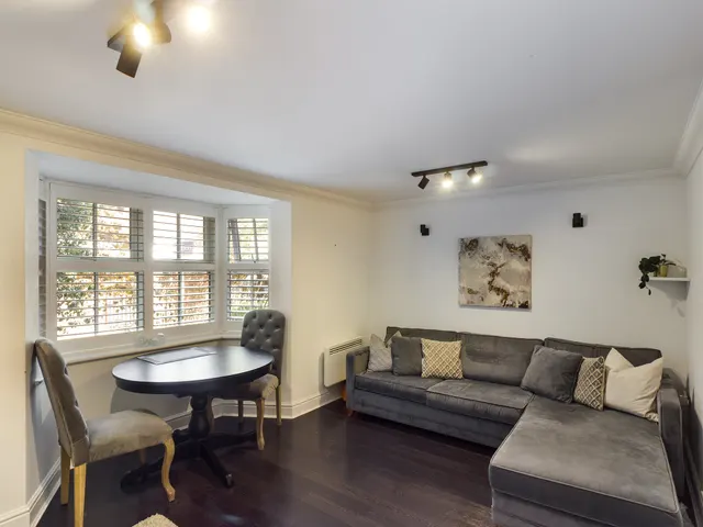 Windsor Street, Chertsey, KT16, photo 2
