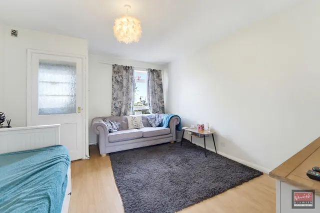 Ferndale Road, Ashford, TW15, photo 2