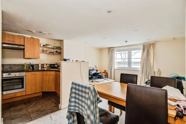 Beckhampton Street, Swindon, SN1, photo 3