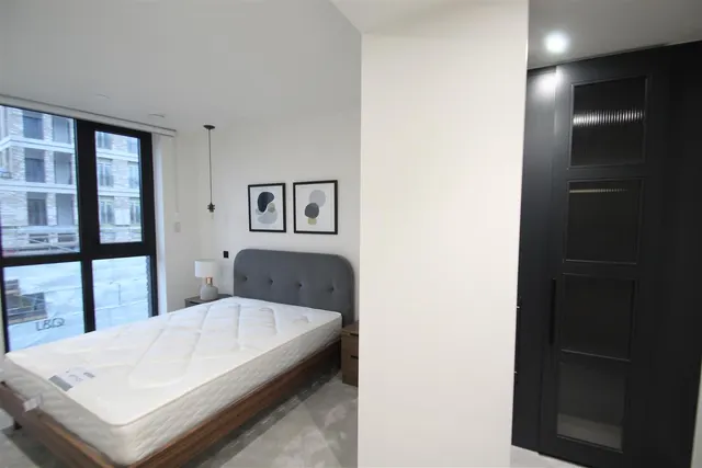 Photo 3 — Emery Way, London, E1W 2AS