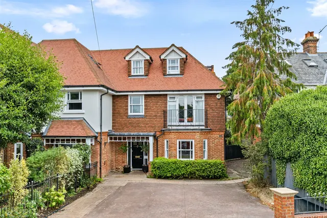 The Avenue, Hampton, TW12 3RN, photo 1