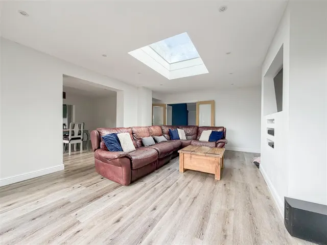 Photo 3 — Peartree Lane, Bexhill-On-Sea, TN39 4NS