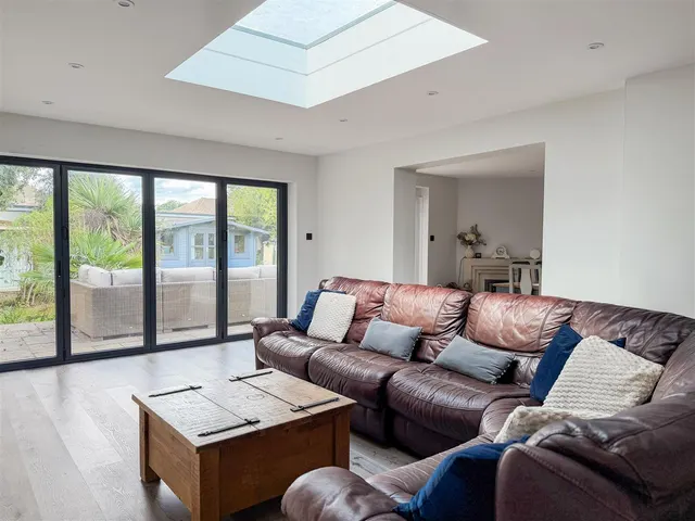 Photo 2 — Peartree Lane, Bexhill-On-Sea, TN39 4NS