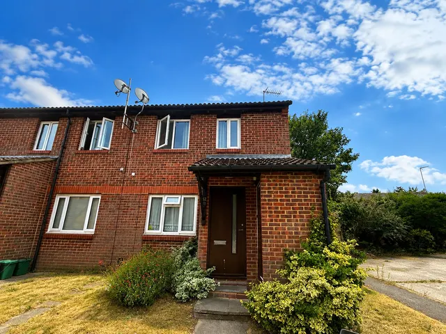 Taylor Close, Orpington BR6, photo 1