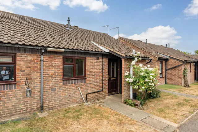 Beazley Close, Ware, SG12 7LS, photo 1