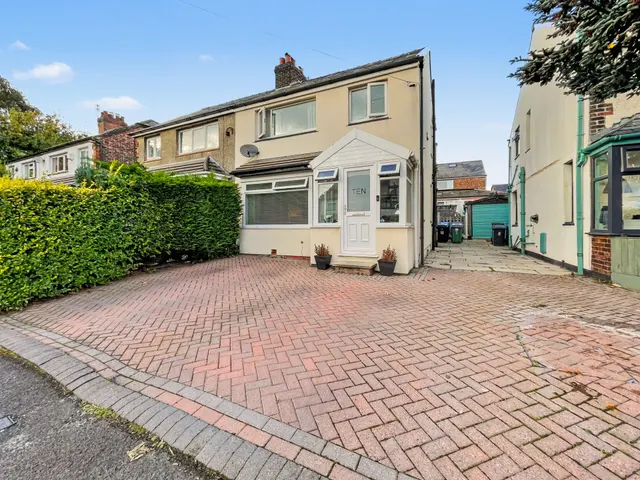 Cedar Grove, Prestwich, M25, photo 1