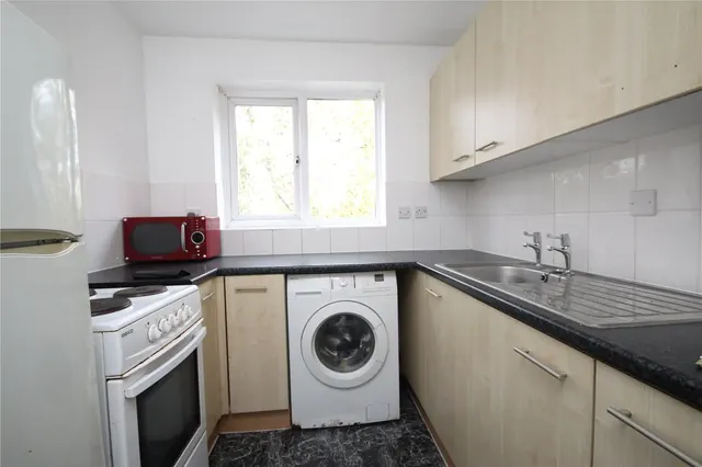 Butteridges Close, Dagenham, RM9, photo 2