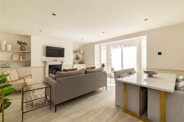 Clapham Road, London, SW9, photo 1