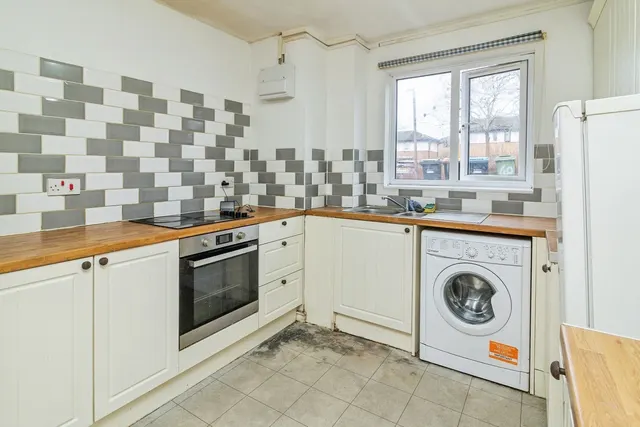 Photo 3 — Wimbledon Place, Bradwell Common, Milton Keynes, Buckinghamshire, MK13