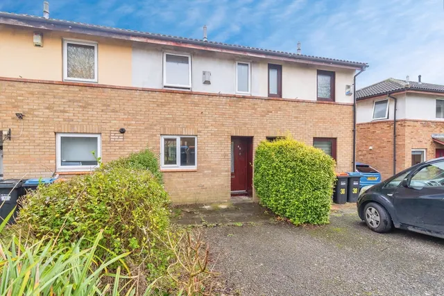 Wimbledon Place, Bradwell Common, Milton Keynes, Buckinghamshire, MK13, photo 1