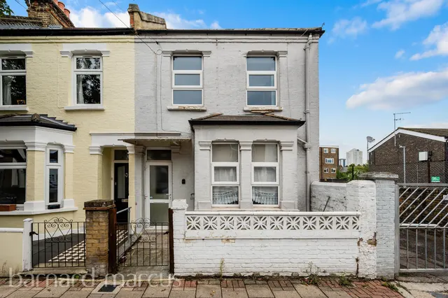Brathway Road, London, photo 1