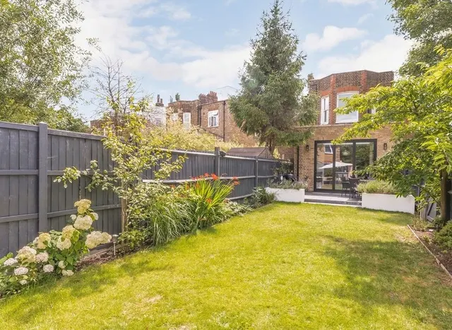 Photo 3 — Wavertree Road, Streatham Hill, SW2