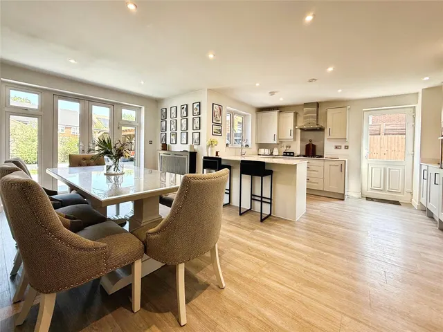 Photo 3 — Urnfield, Yateley, Hampshire, GU46 7AX
