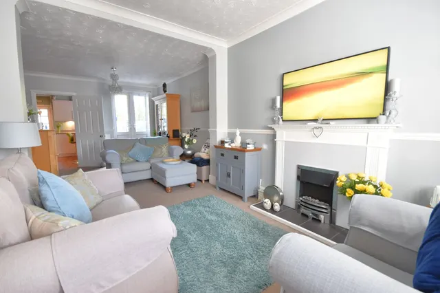 Albury Road, Merstham, RH1, photo 2