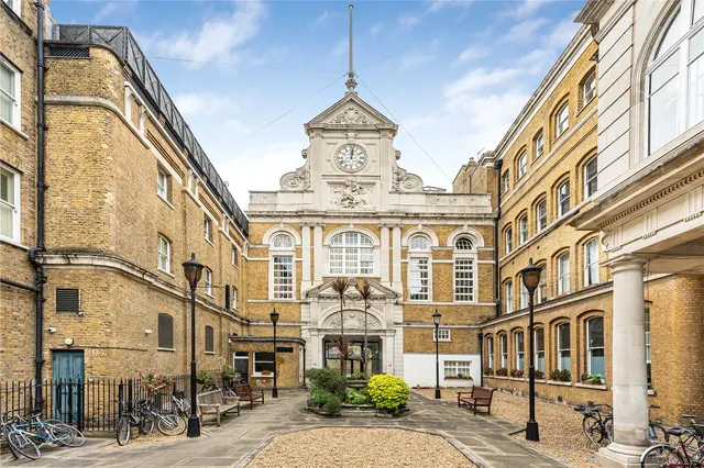 Whitechapel Road, London, E1, photo 1