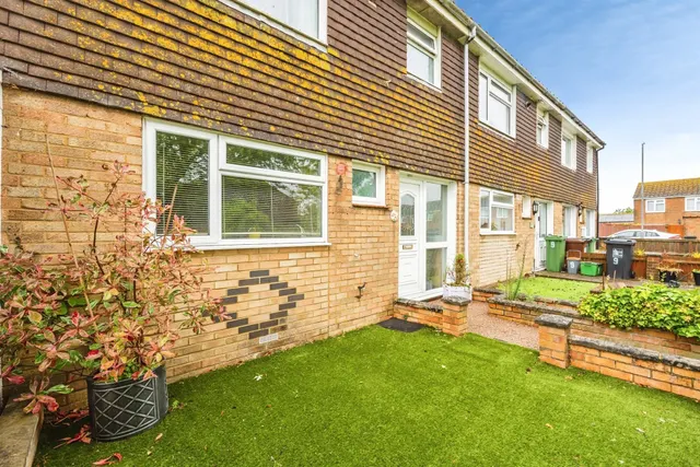 Photo 3 — Appledore Close, Eastbourne