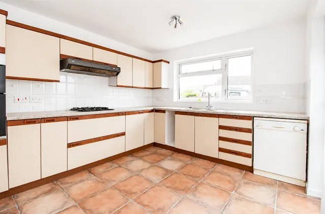 Photo 3 — Dorset Close, Waterlooville, PO8 9JG