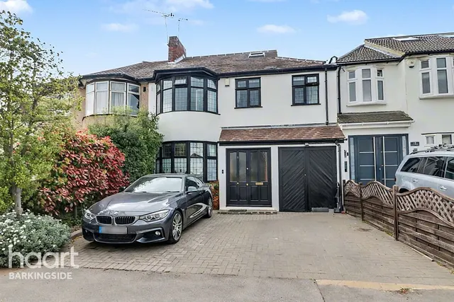 Caterham Avenue, Clayhall, IG5, photo 1