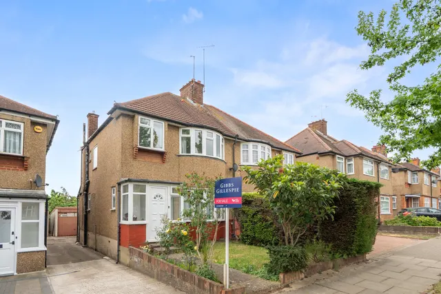 Shaftesbury Avenue, South Harrow, HA2, photo 1