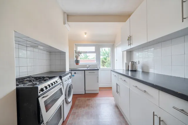 Shaftesbury Avenue, South Harrow, HA2, photo 3
