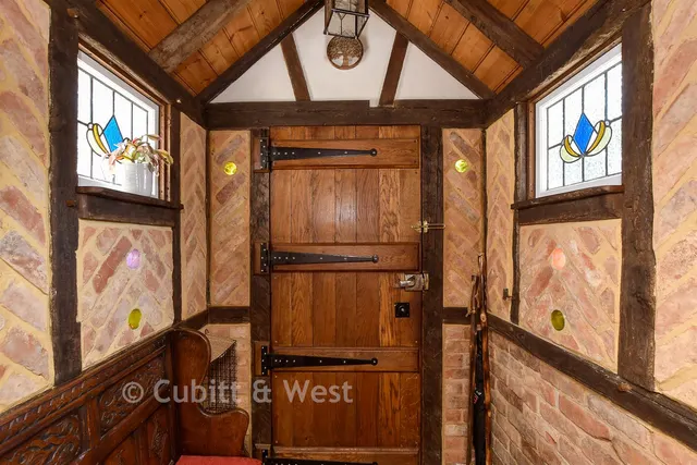 Guildford Road, Westcott, RH4, photo 3