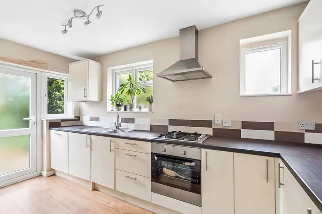 Northdown Close, Ruislip, HA4, photo 1