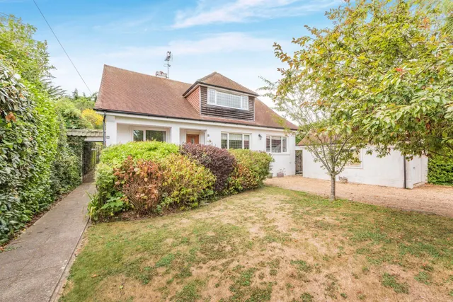 West Close, Middleton-on-Sea, West Sussex, PO22 7RP, photo 1