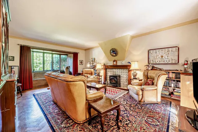 Photo 3 — Hindhead Road, Haslemere, Surrey, GU27 1LP