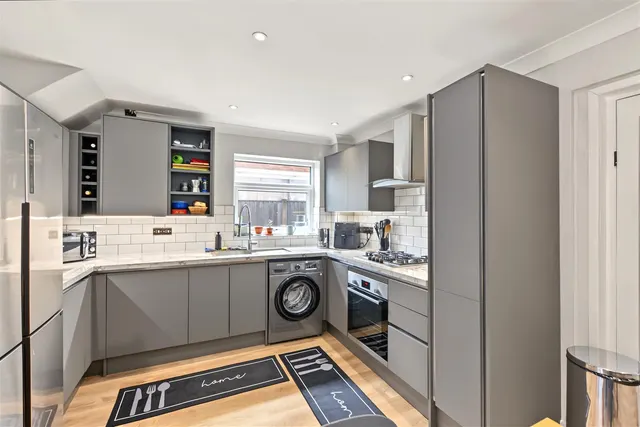 Latimer Drive, Bramcote, NG9, photo 2