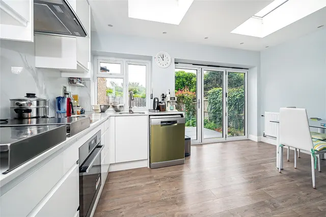 Beech Way, Twickenham, TW2, photo 2