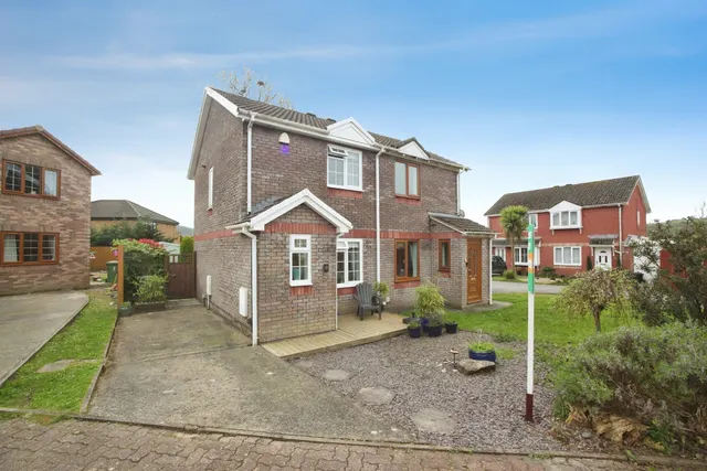 Pine Court Pontypridd, CF38, photo 1