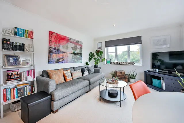 Photo 3 — 7 Boundary House, 1 Kings Road, Guildford