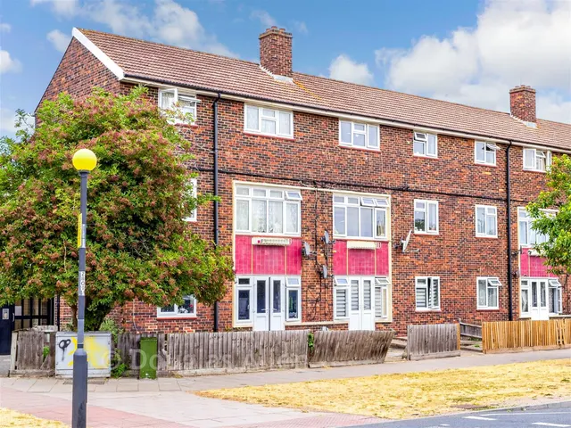 Bastable Avenue, Barking, IG11, photo 1