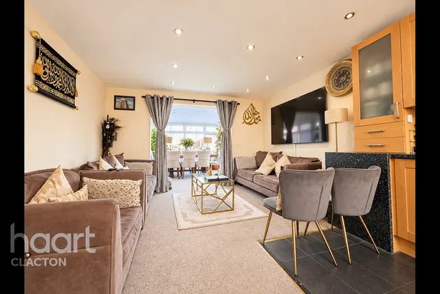 Greenacres, Clacton-On-Sea, CO15, photo 2